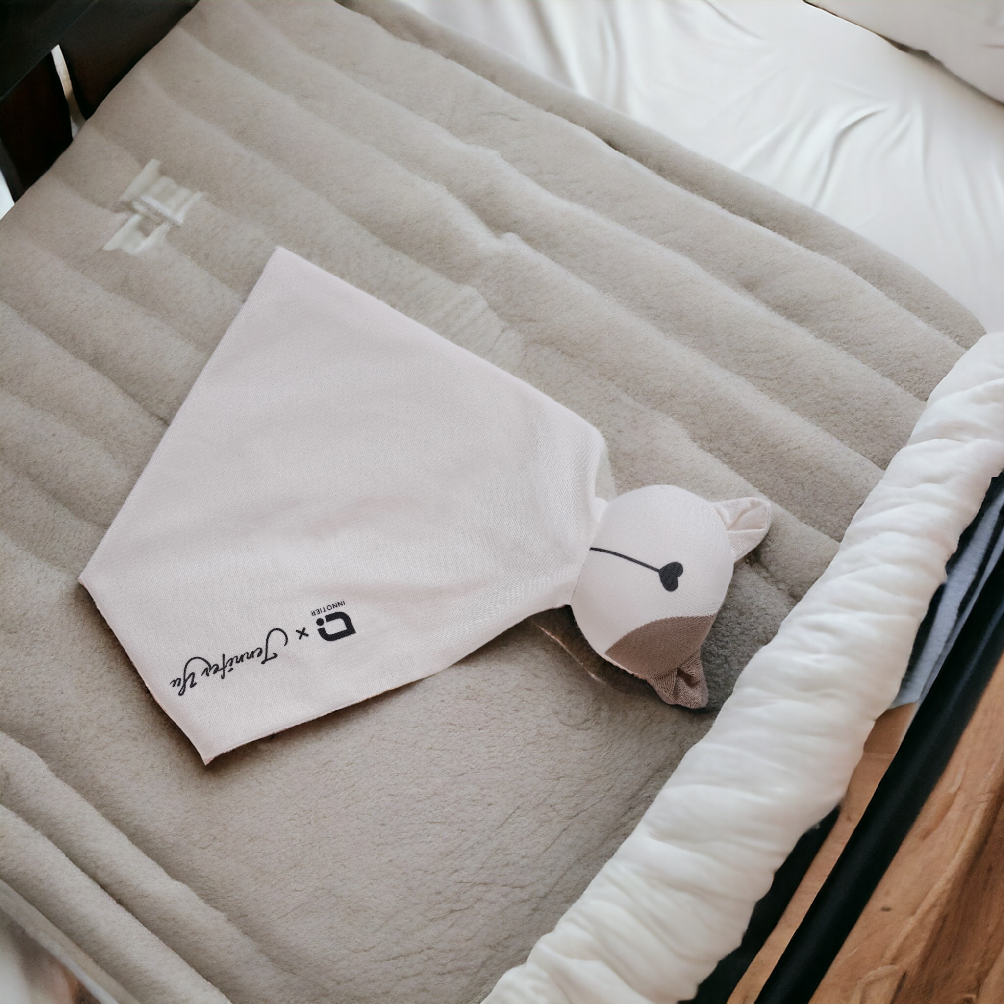 Antiviral Chiffon Kittie Comforter