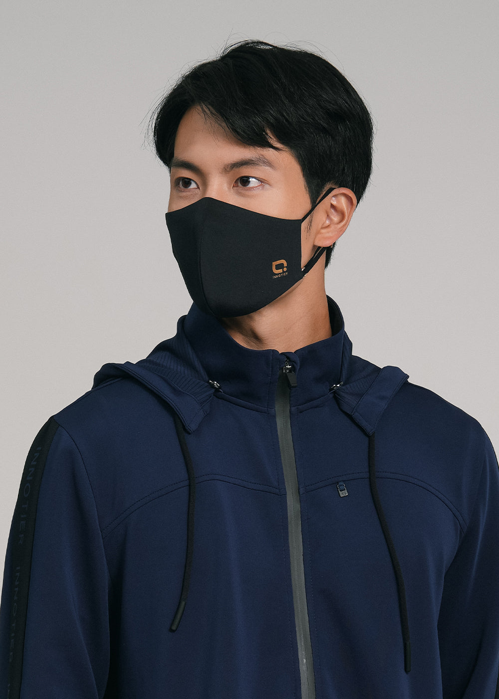 #color_matte-black-gold-logo