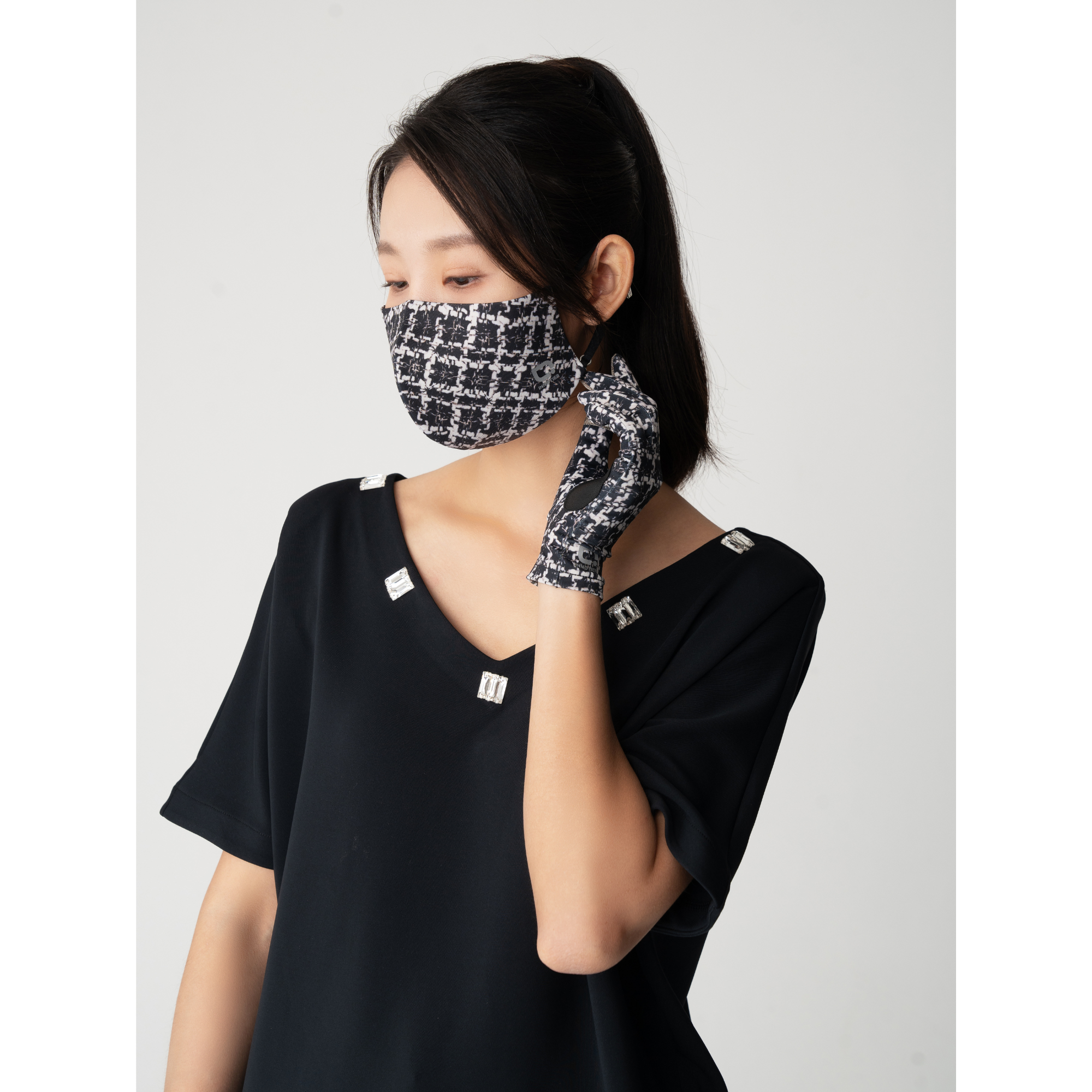 Antiviral Reusable TXM99 InnoShield Mask  – Classic Black Tweed