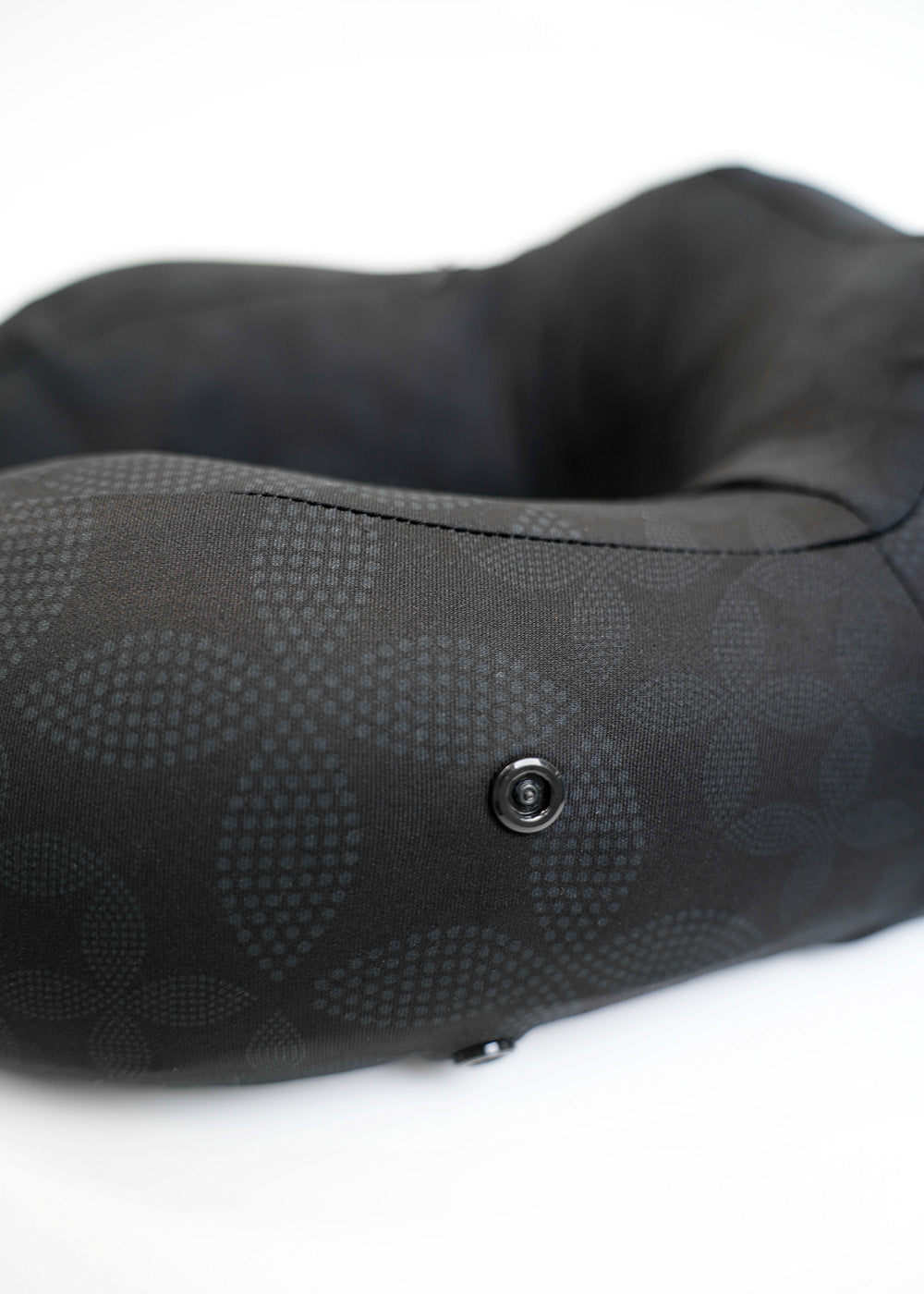 Vertex Soft Neck Pillow Print – Coal Black Circle