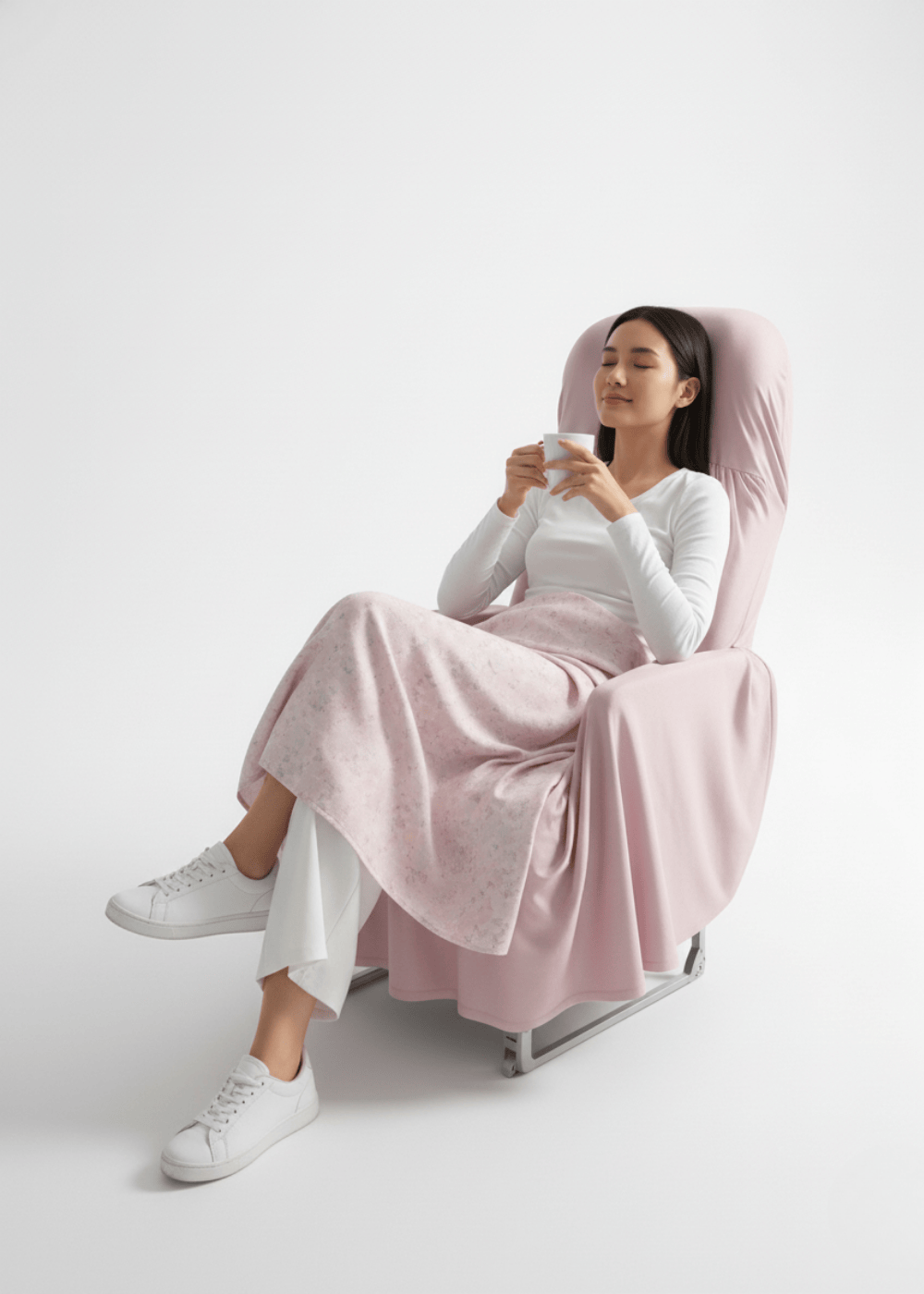 A model sitting comfortably on a seat covered with the travel set seat cover, wrapped in a multi-use sheet, and holding a mug — showing a cozy and relaxing travel experience.